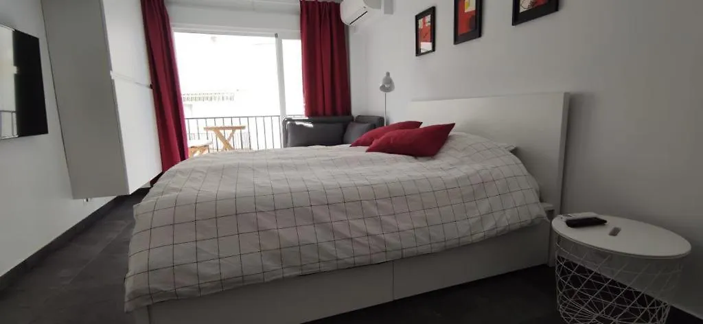 Centrally Located Studio Apartment In Central Nerja 2H